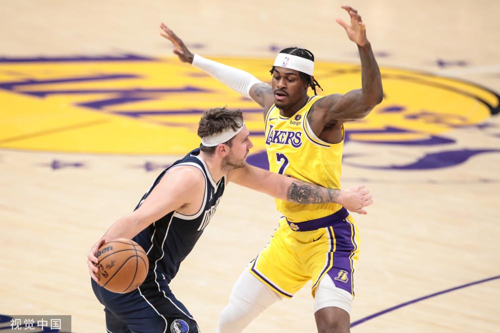 身着球衣的 身着球衣的