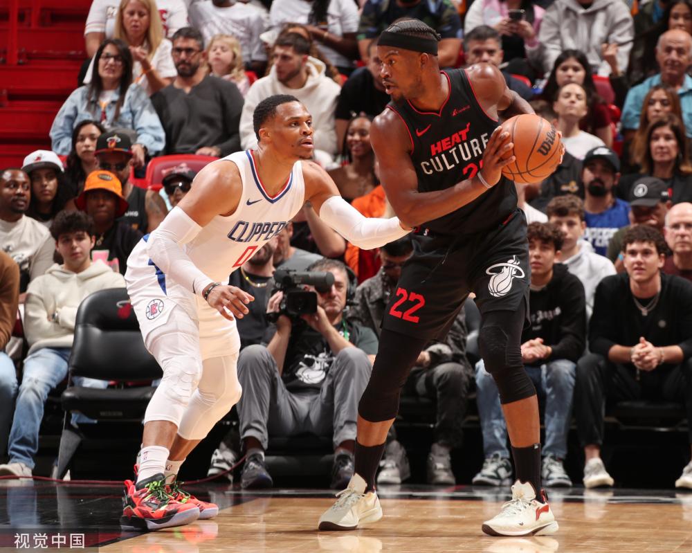 战本月的两 战本月的两